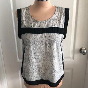 Collective concepts Geometric Print Black White Top Sz.Small